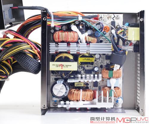 80Plus认证促进了零售电源升级到主动PFC＋双管正激拓扑的结构，航嘉多核WD500电源就是采用的这种结构，并且做工用料扎实。